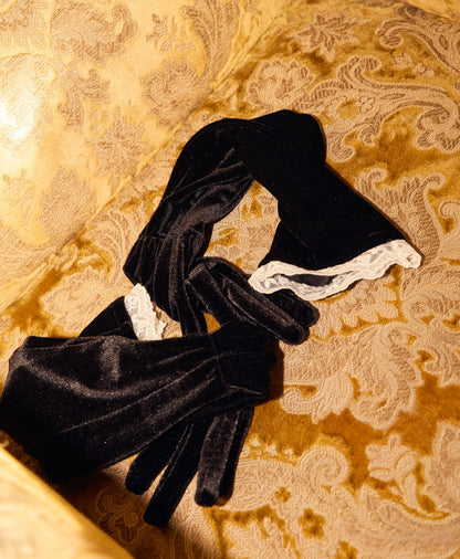La Vie En Bow Velvet Gloves — Black