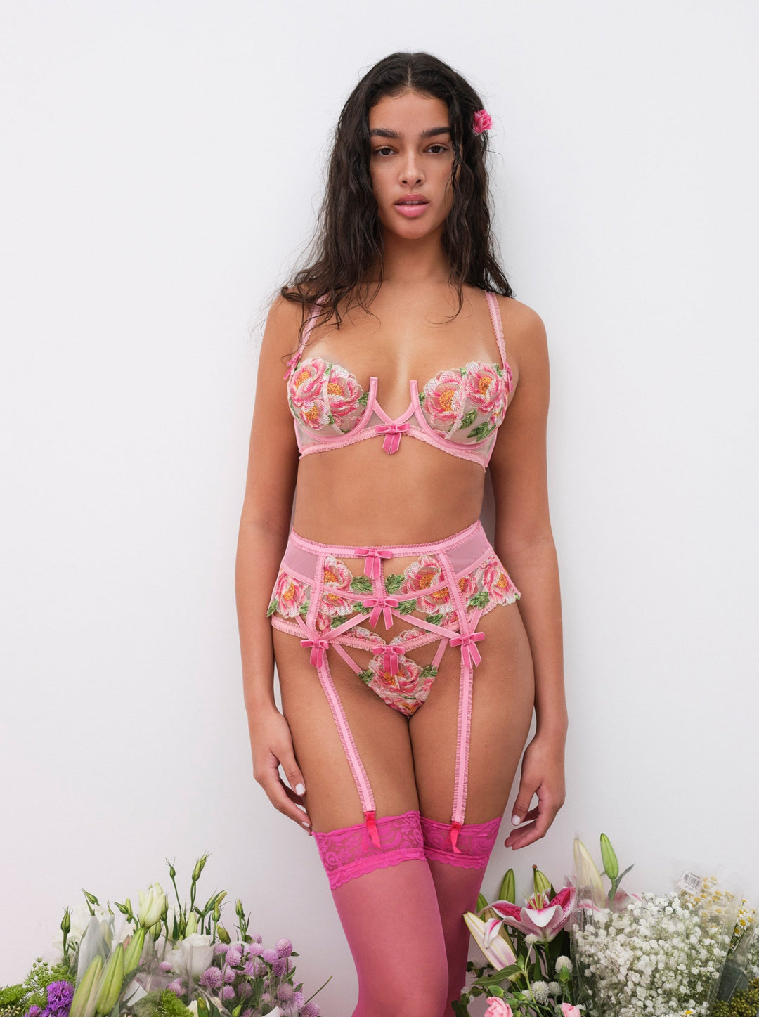 Needle Point Roses Underwire Bra — Pink